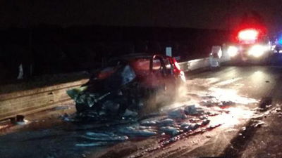 נהג נהרג בהתנגשות, אך נמצא דקור ברכבו