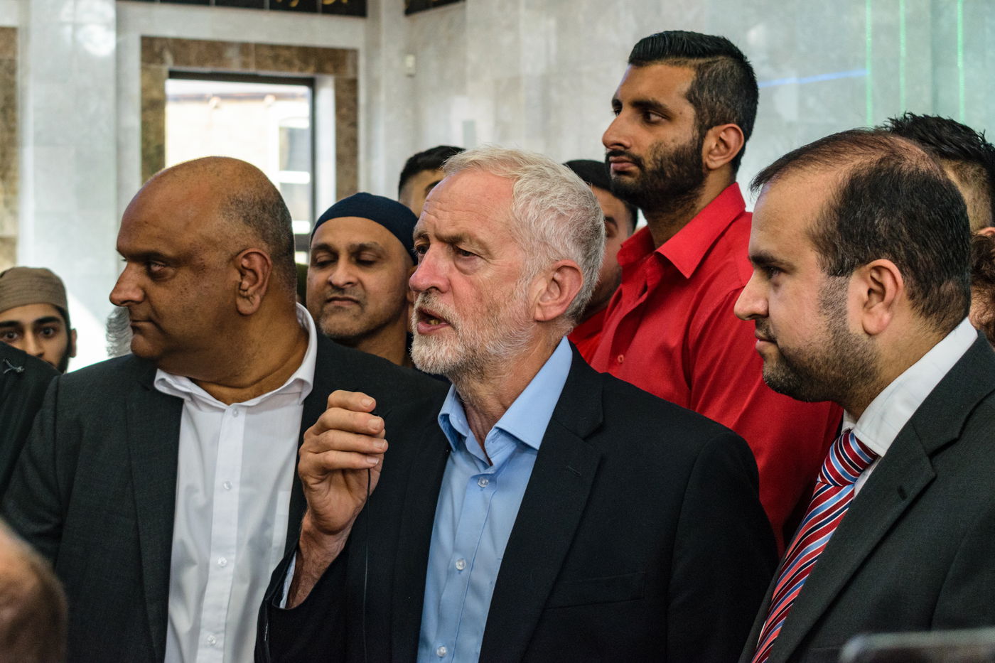 קורבין, במסגד בבריטניה