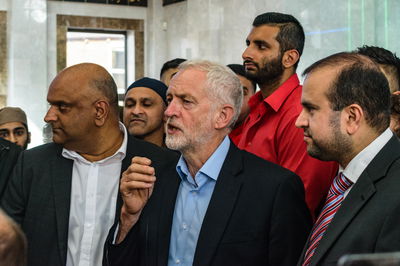 קורבין, במסגד בבריטניה