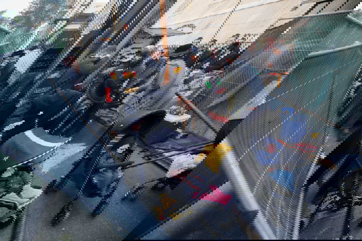 "פריצות נוראה"; הקיצוניים הפגינו עם ילדיהם הקטנים • תיעוד