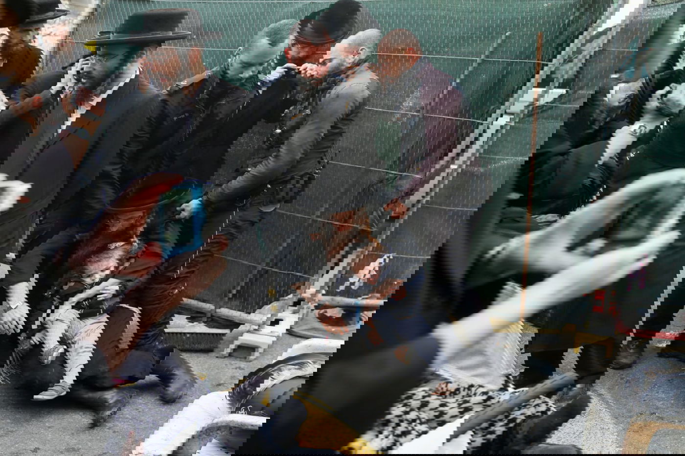 "פריצות נוראה"; הקיצוניים הפגינו עם ילדיהם הקטנים • תיעוד