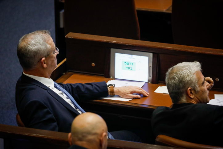 גנץ ולפיד, הערב