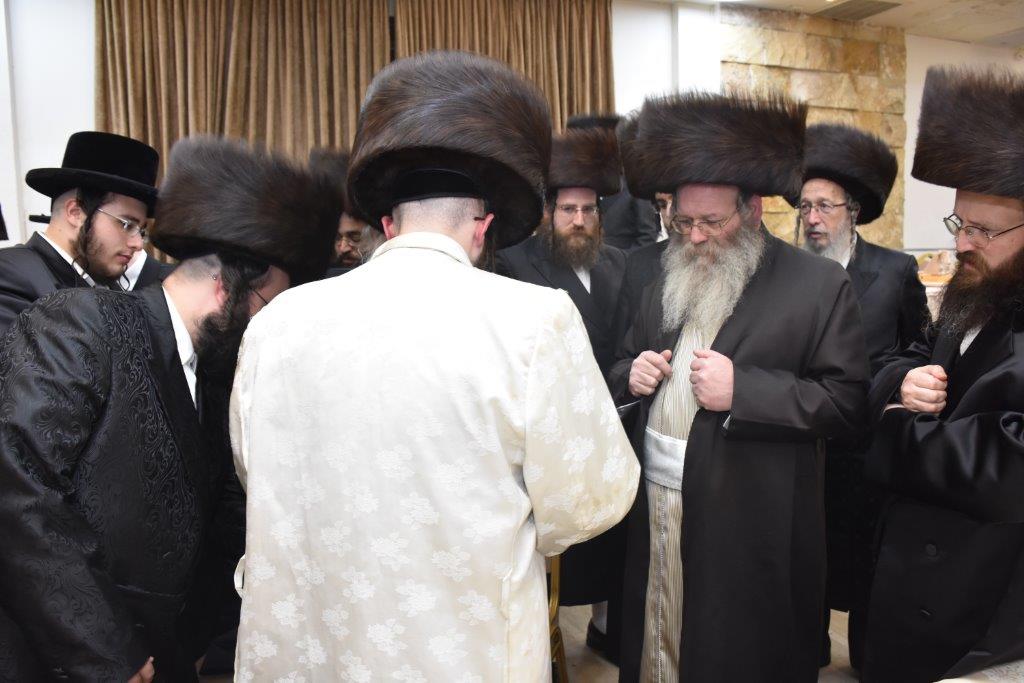 תיעוד: חתונת בן המשפיע הרב אהרן טויסיג עם בת האדמו"ר מלעלוב בראנוביץ