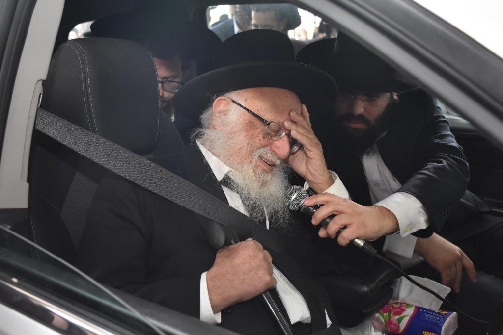 המונים בהלוויתו של הגאון רבי אריה שכטר זצ"ל