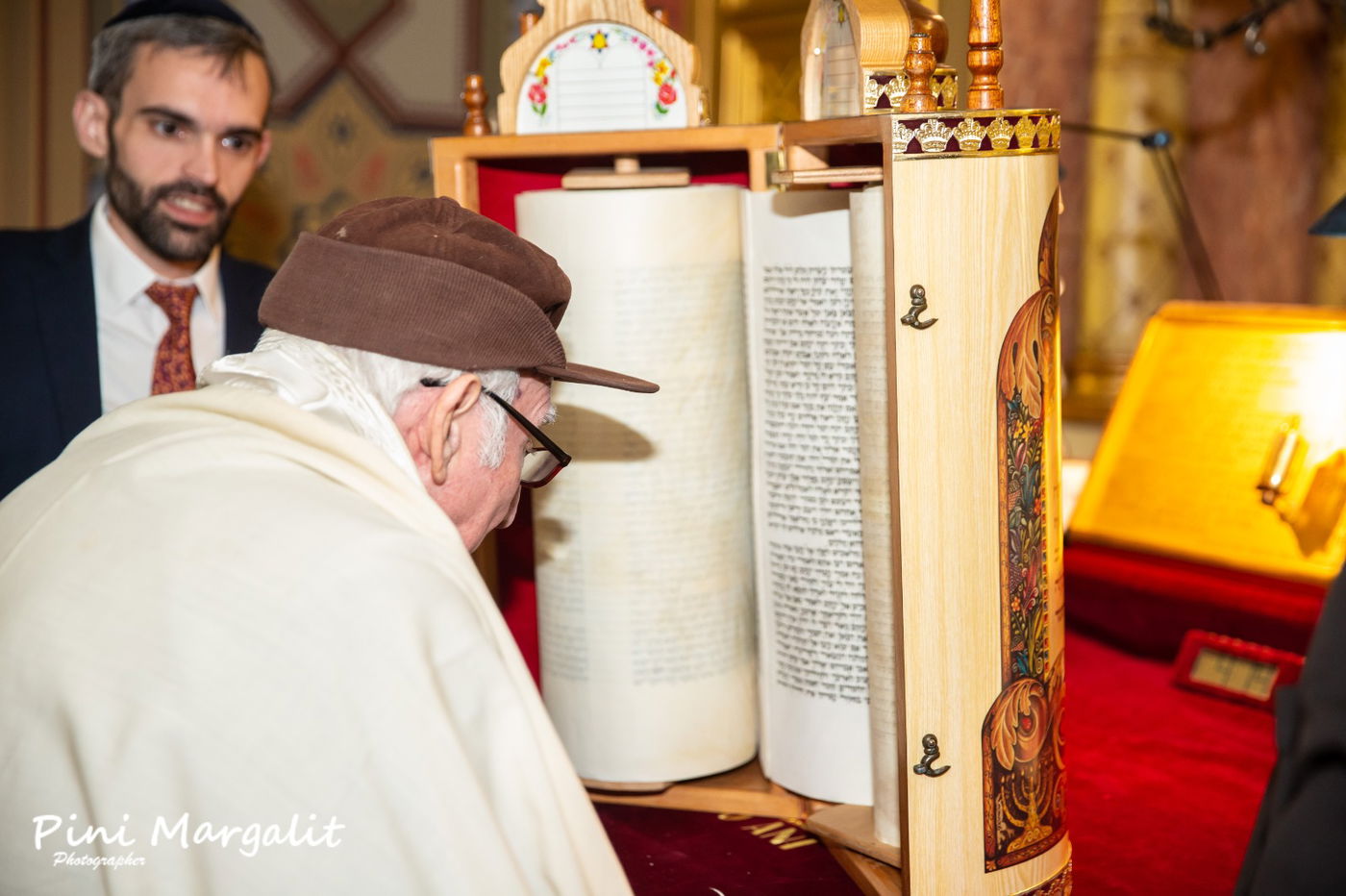היסטוריה בבוקרשט: ס"ת הוכנס לזכרו של ה'פלא יועץ'