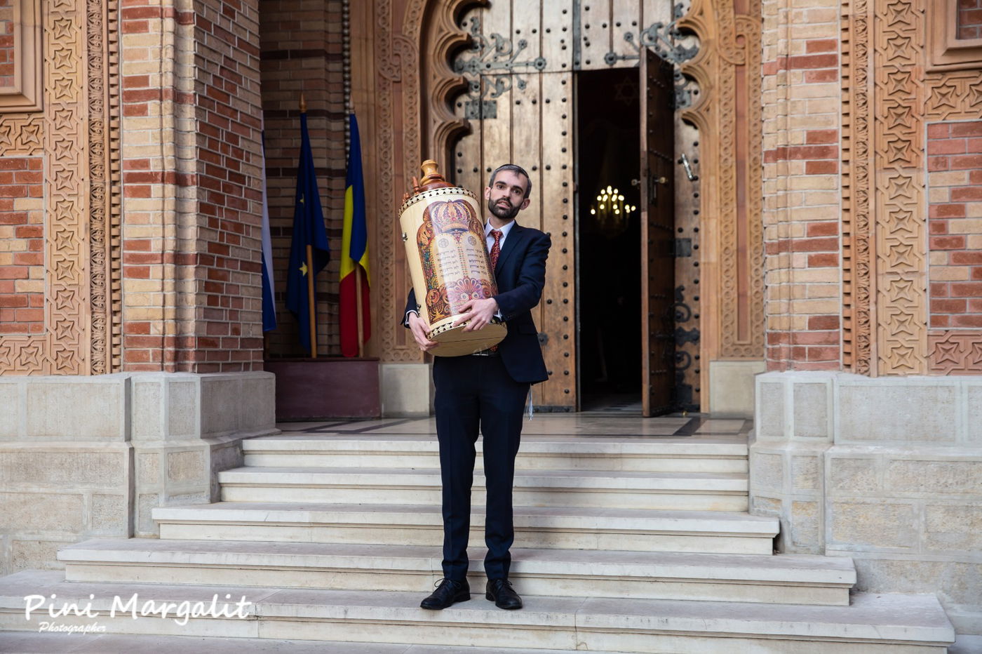 היסטוריה בבוקרשט: ס"ת הוכנס לזכרו של ה'פלא יועץ'