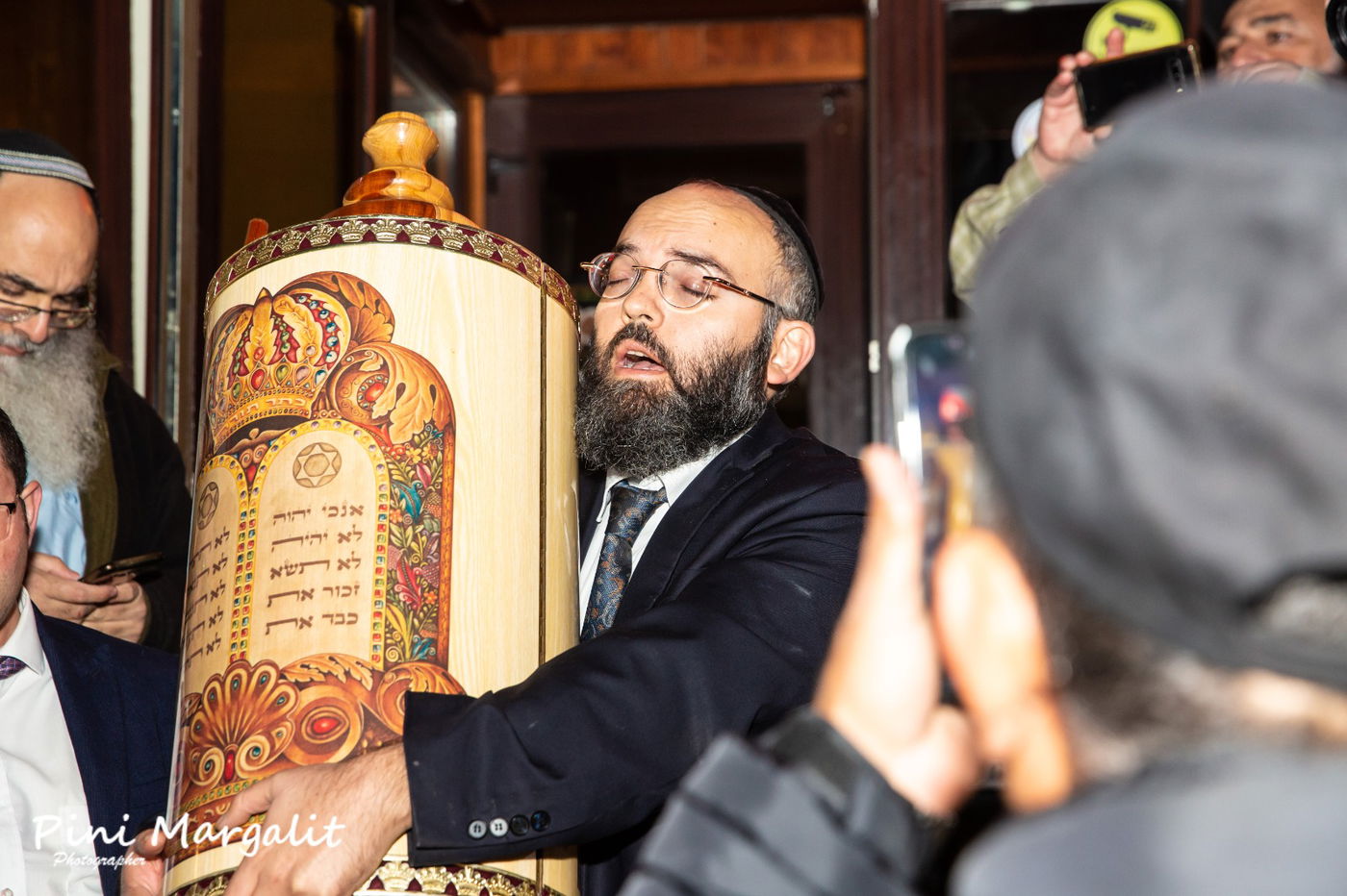 היסטוריה בבוקרשט: ס"ת הוכנס לזכרו של ה'פלא יועץ'