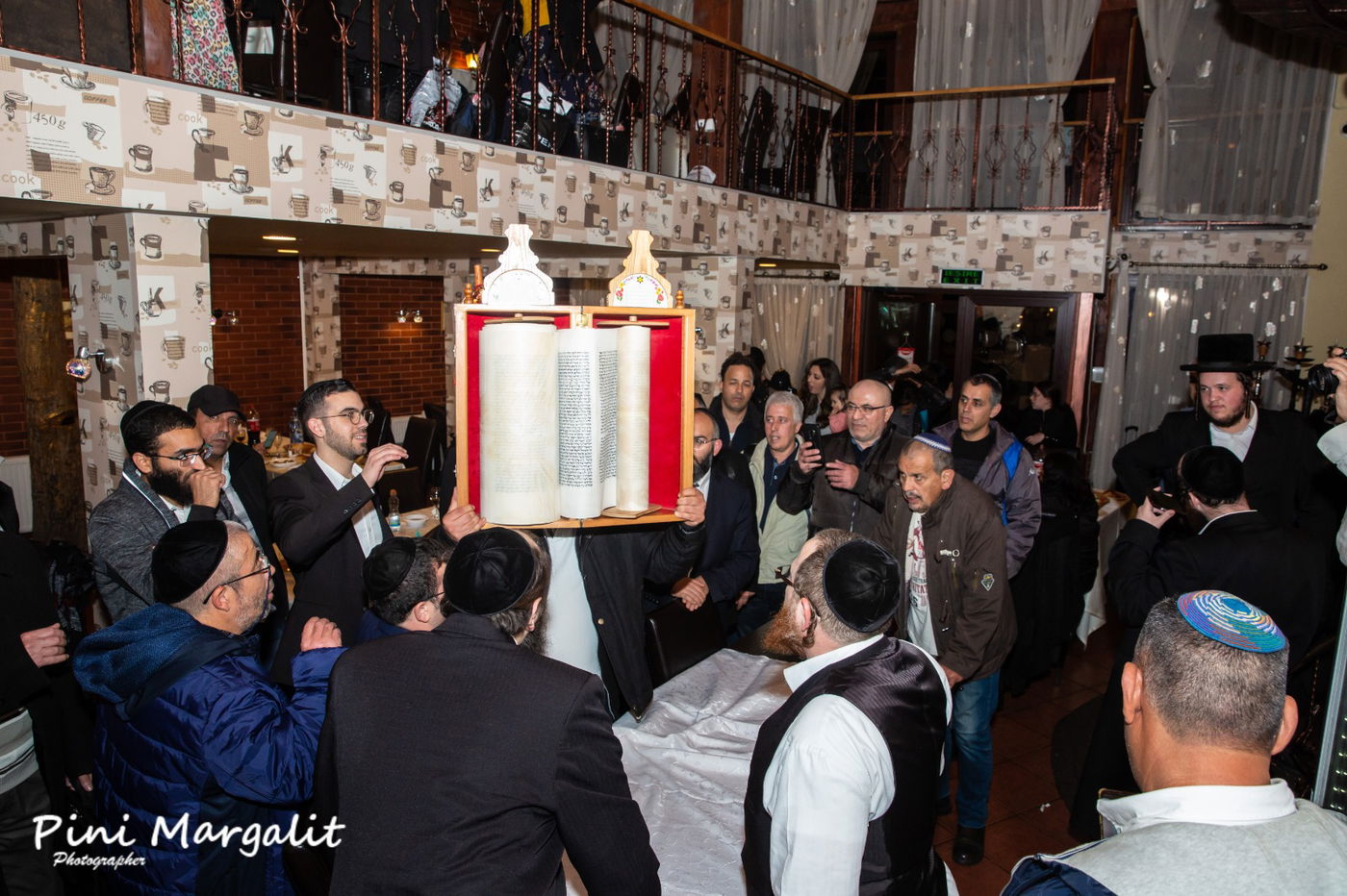 היסטוריה בבוקרשט: ס"ת הוכנס לזכרו של ה'פלא יועץ'