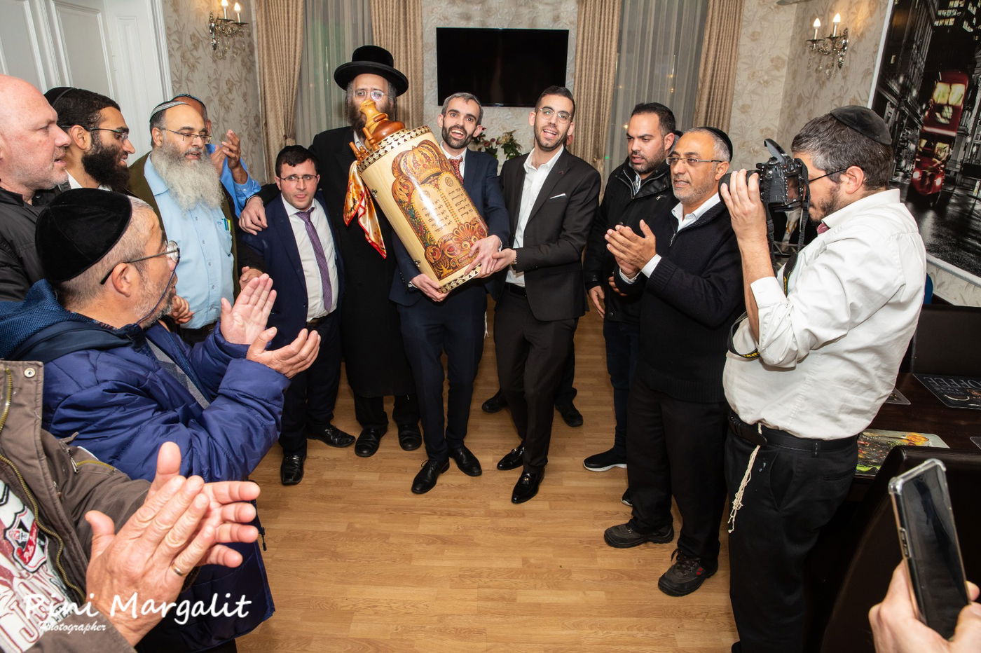 היסטוריה בבוקרשט: ס"ת הוכנס לזכרו של ה'פלא יועץ'