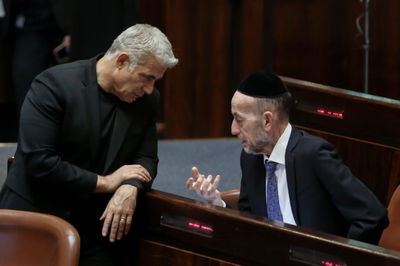 תיעוד: על מה שוחחו אורי מקלב ויאיר לפיד?