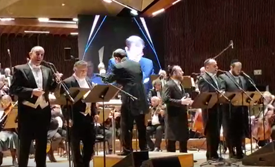 מיטב החזנים במחרוזת להיטים חסידיים • צפו