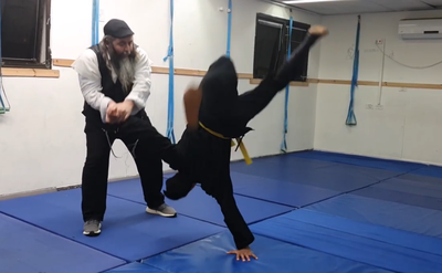 כך עושים שימוש באקרובטיקה בקרב • צפו