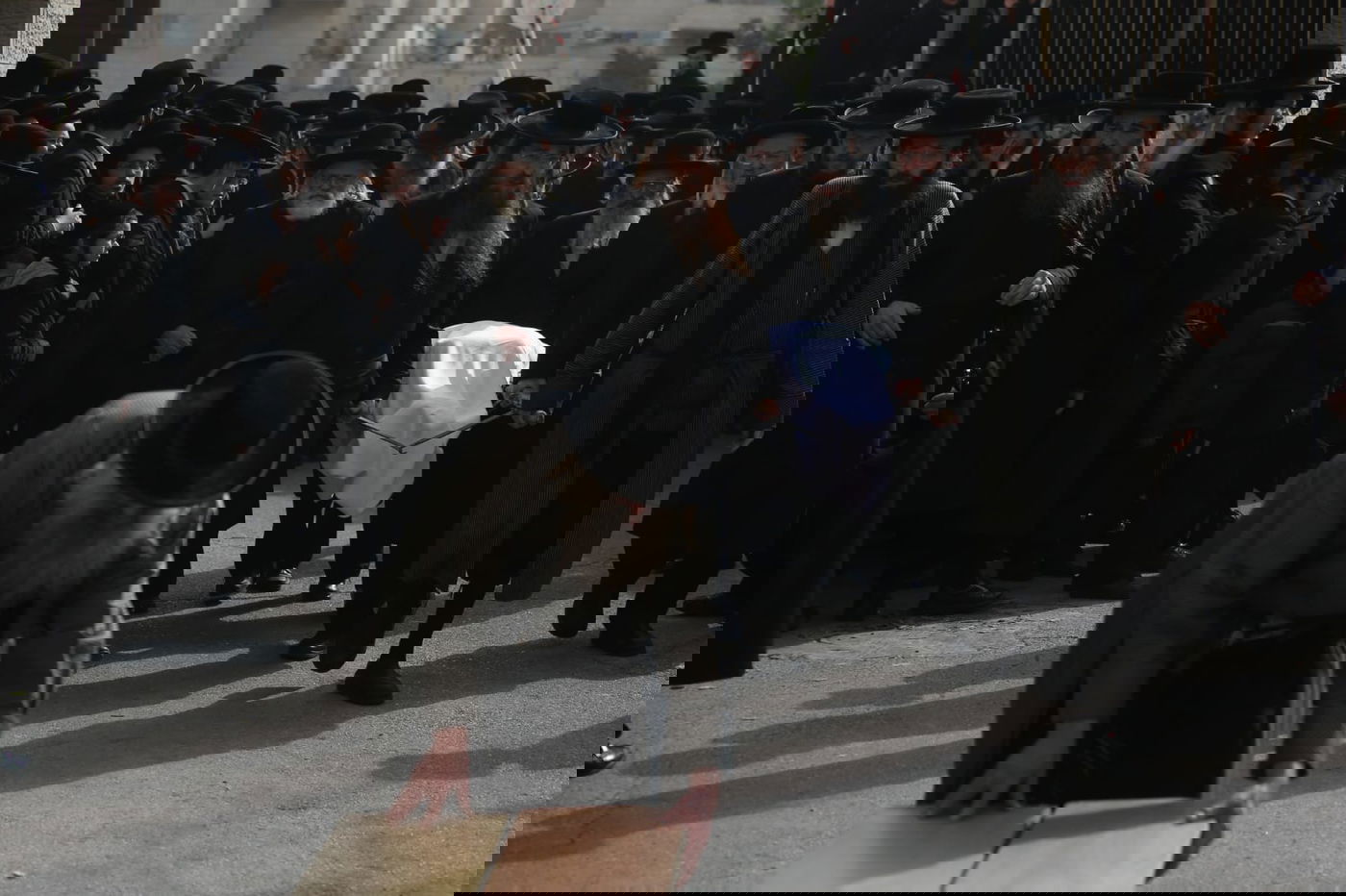 ירושלים: אלפים ליוו למנוחות את אשת הגאב"ד