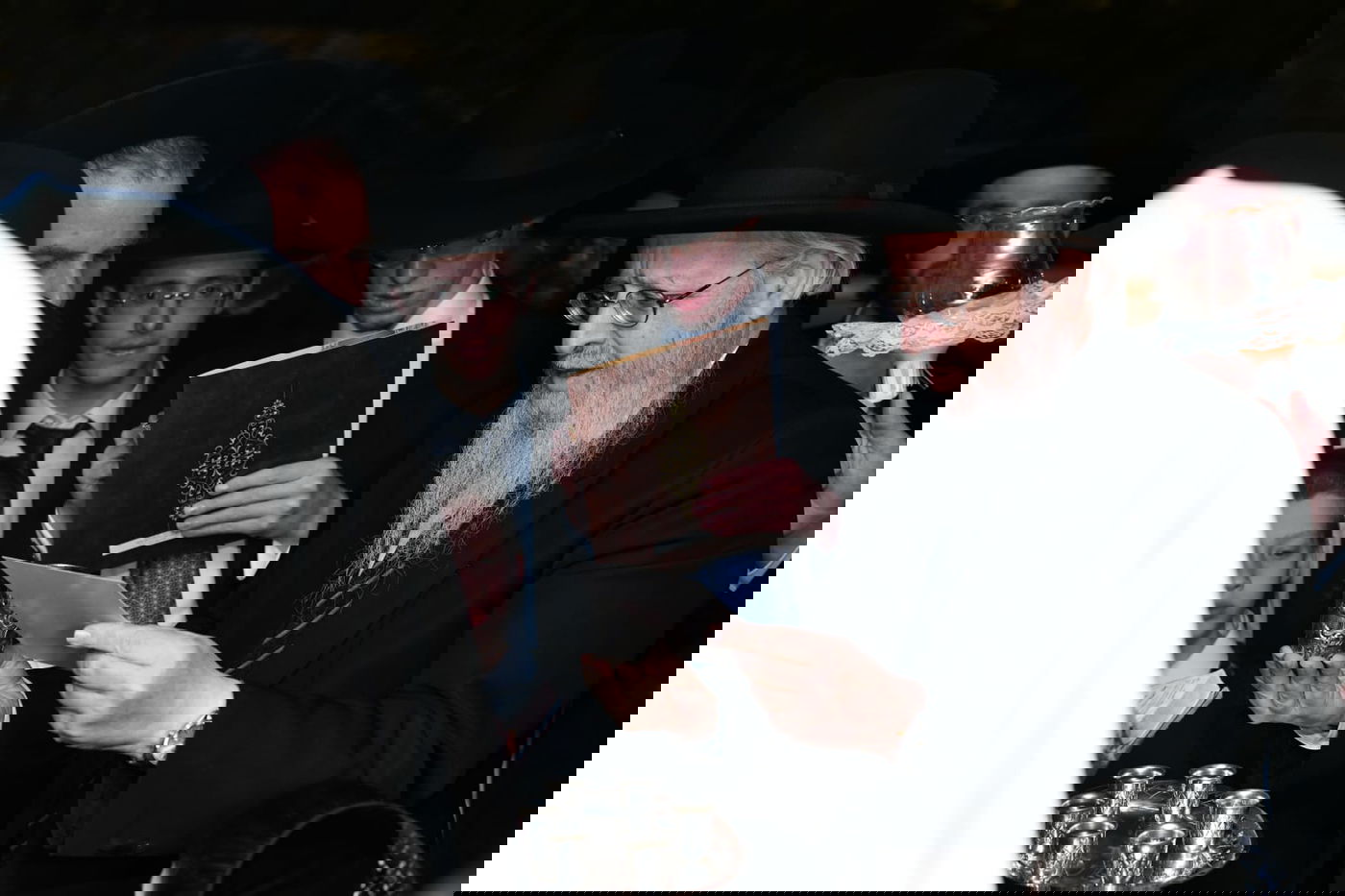 המונים בשמחת נישואי נכדי הגר"מ גרוס והגרמ"ד ליפקוביץ