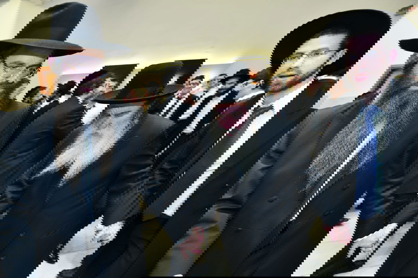 המונים בשמחת נישואי נכדי הגר"מ גרוס והגרמ"ד ליפקוביץ