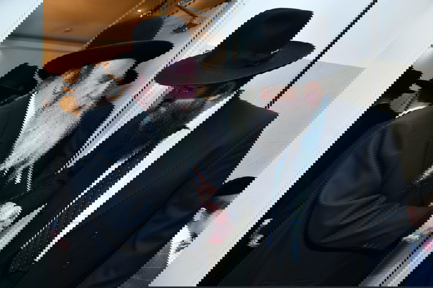 המונים בשמחת נישואי נכדי הגר"מ גרוס והגרמ"ד ליפקוביץ