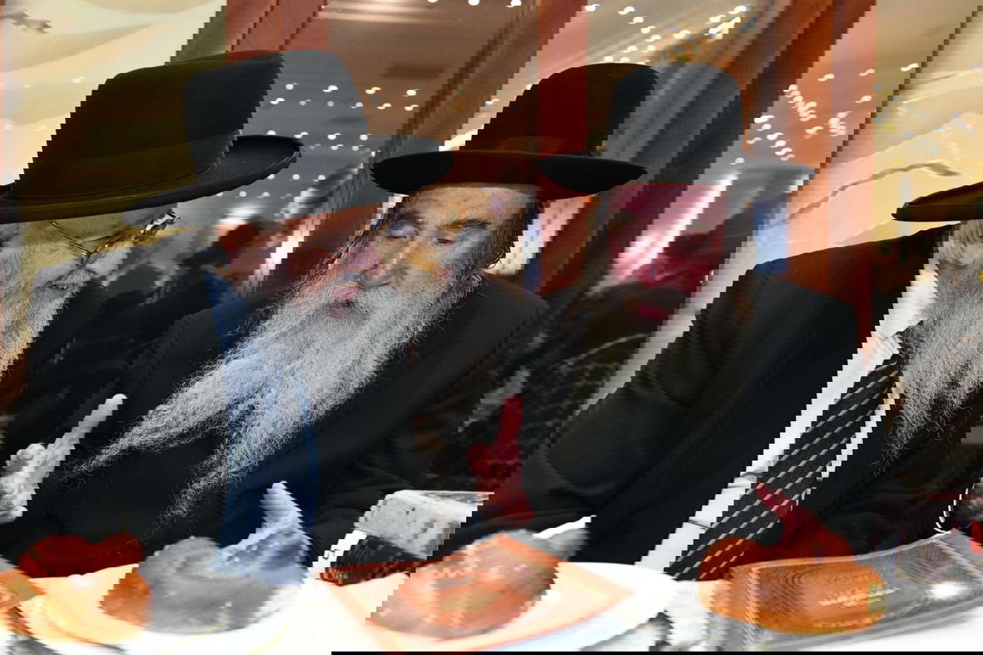 המונים בשמחת נישואי נכדי הגר"מ גרוס והגרמ"ד ליפקוביץ