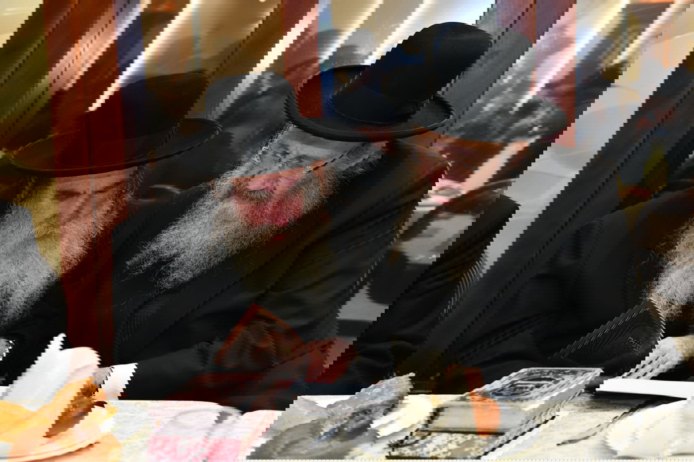 המונים בשמחת נישואי נכדי הגר"מ גרוס והגרמ"ד ליפקוביץ