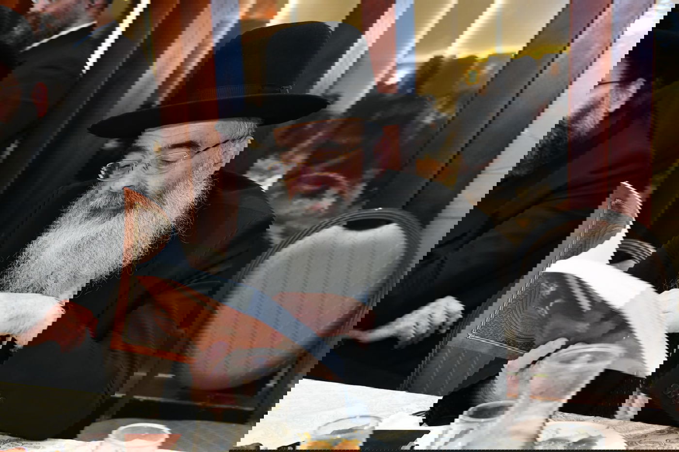 המונים בשמחת נישואי נכדי הגר"מ גרוס והגרמ"ד ליפקוביץ