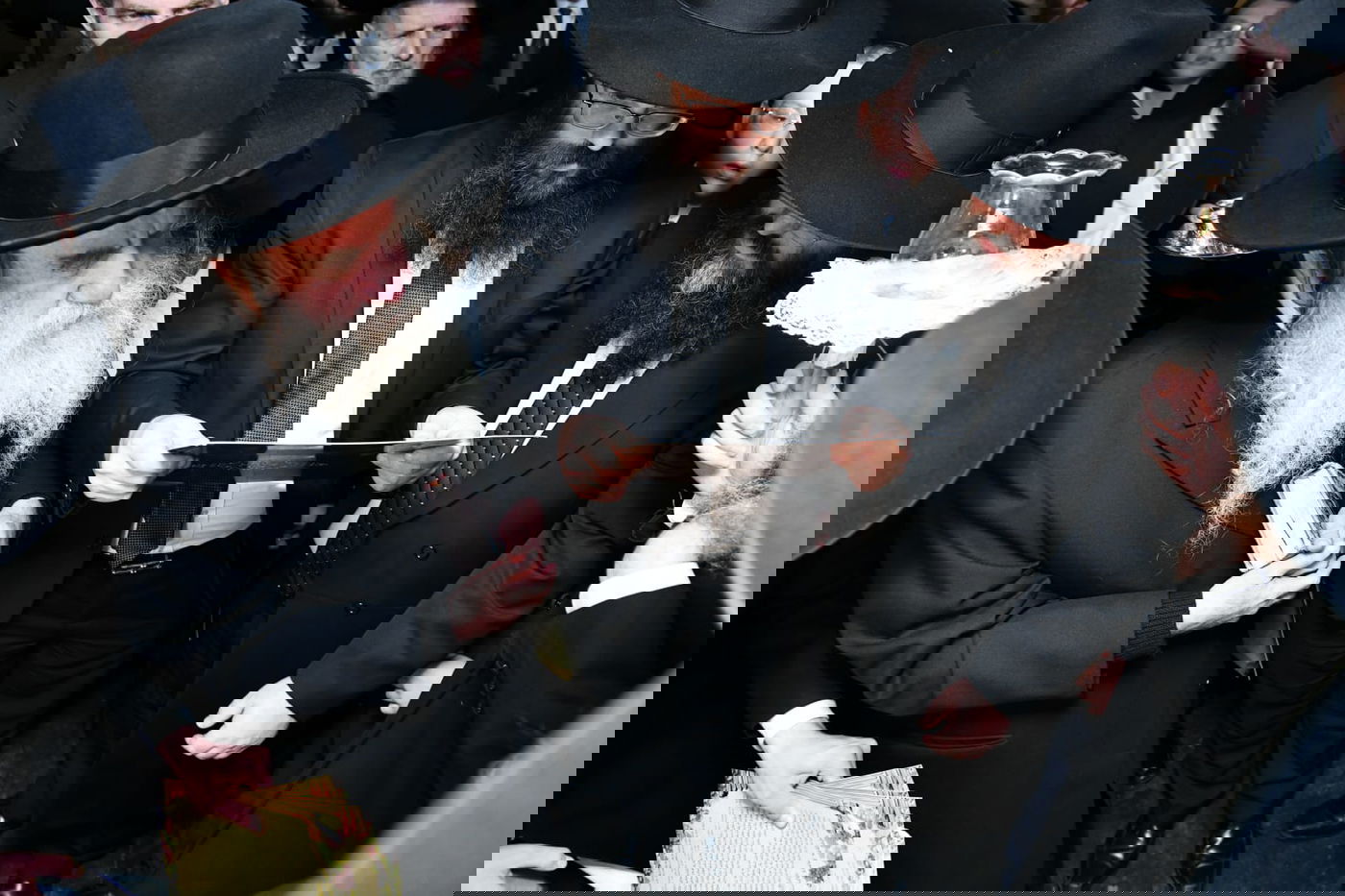 המונים בשמחת נישואי נכדי הגר"מ גרוס והגרמ"ד ליפקוביץ