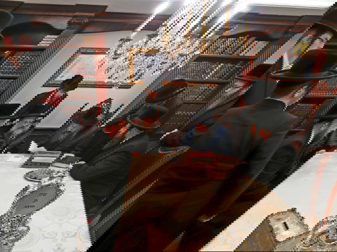 צפו: האדמו"ר מנדבורנה באניא ביקר אצל האדמו"רים