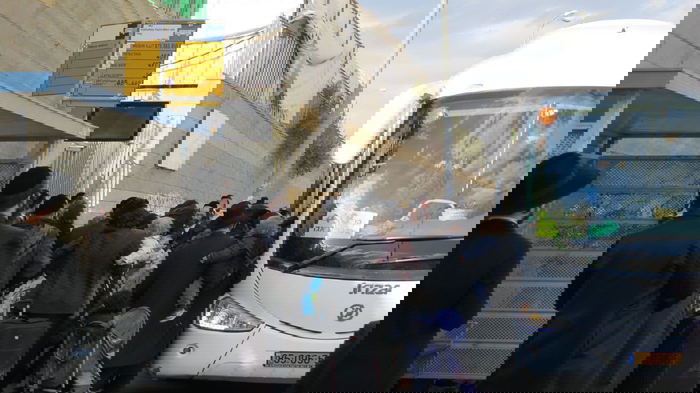 תחקיר "כיכר השבת" מתעד: כאוס תחבורתי לאלפי חרדים