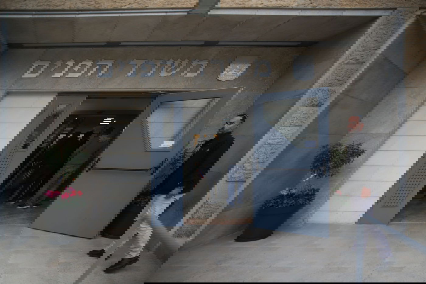 אחרי שעה וחצי: הסתיים השימוע לרון קובי