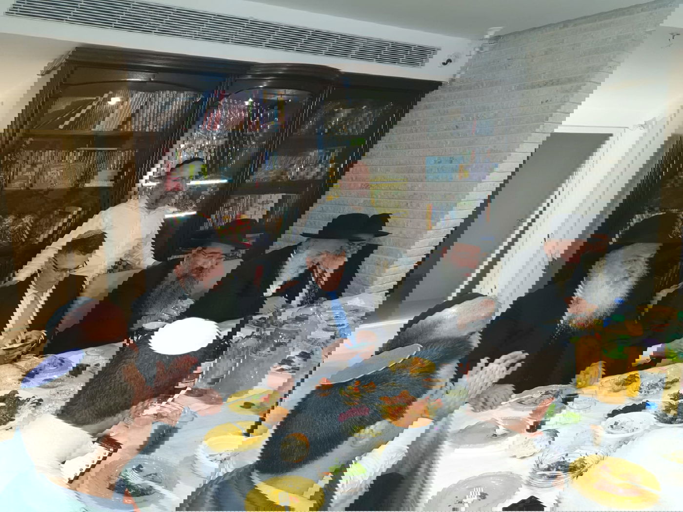 פריימריז? גדעון סער התוועד עם החב"דניקים