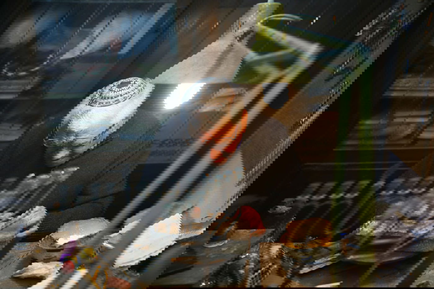 'מתקן החנוכיות' מנסה לעמוד בעומס העבודה