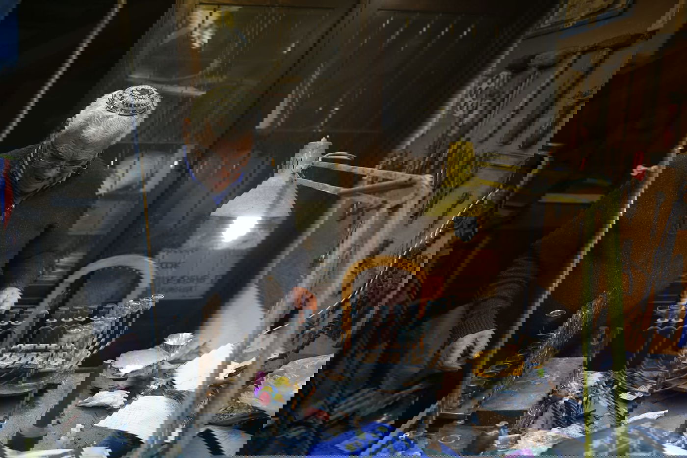 'מתקן החנוכיות' מנסה לעמוד בעומס העבודה