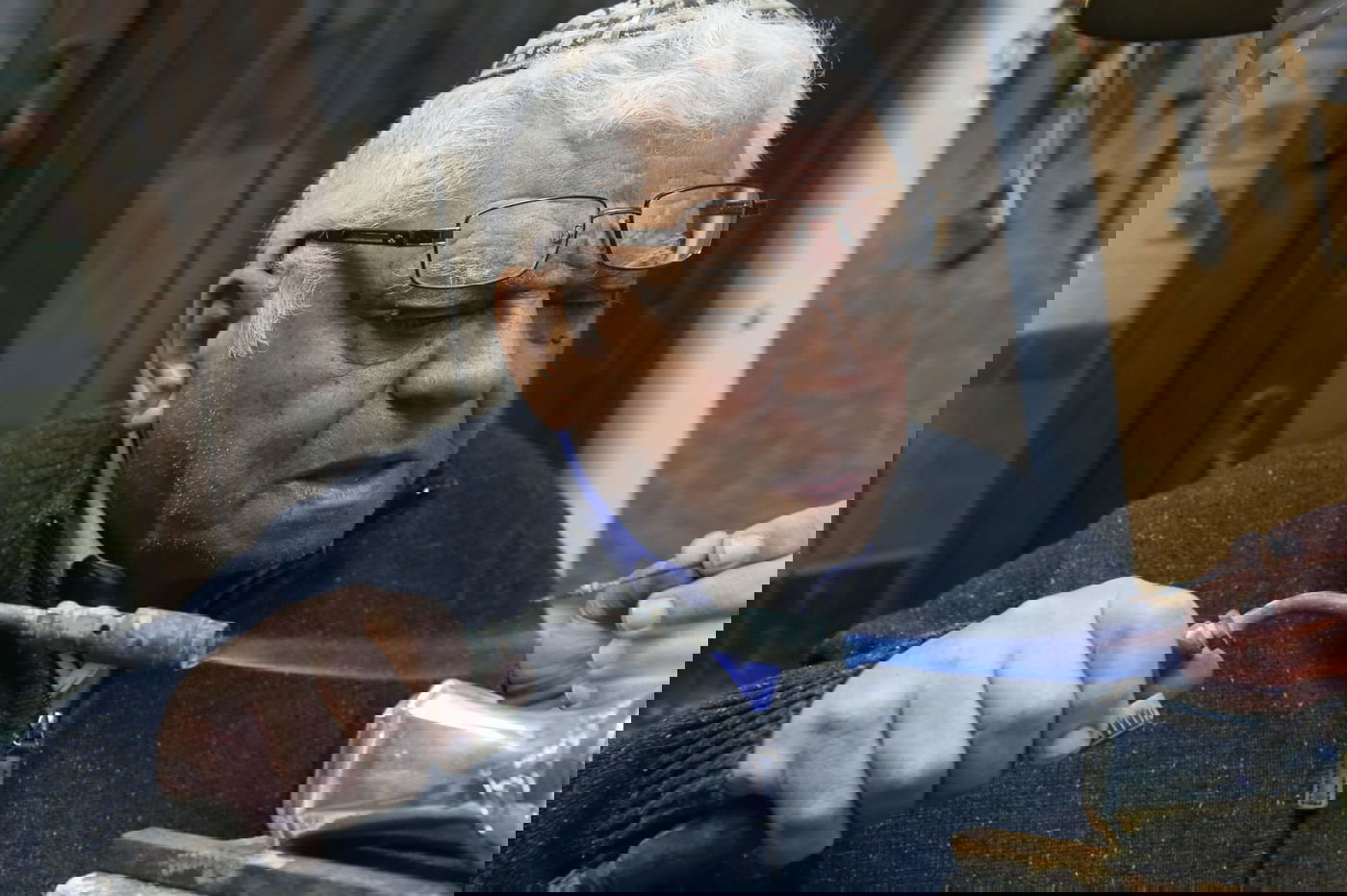 'מתקן החנוכיות' מנסה לעמוד בעומס העבודה