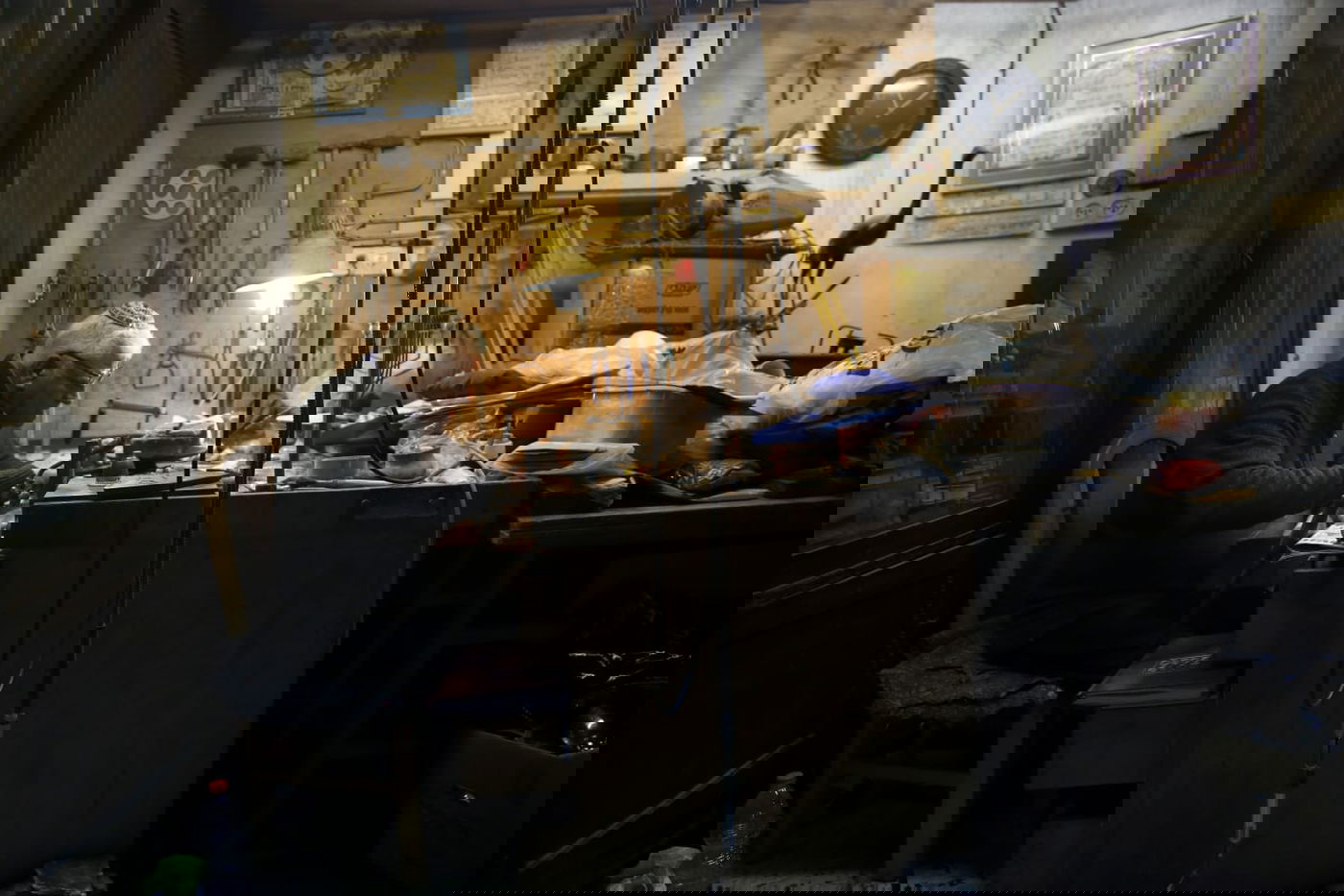 'מתקן החנוכיות' מנסה לעמוד בעומס העבודה