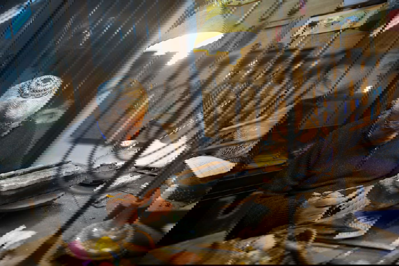 'מתקן החנוכיות' מנסה לעמוד בעומס העבודה