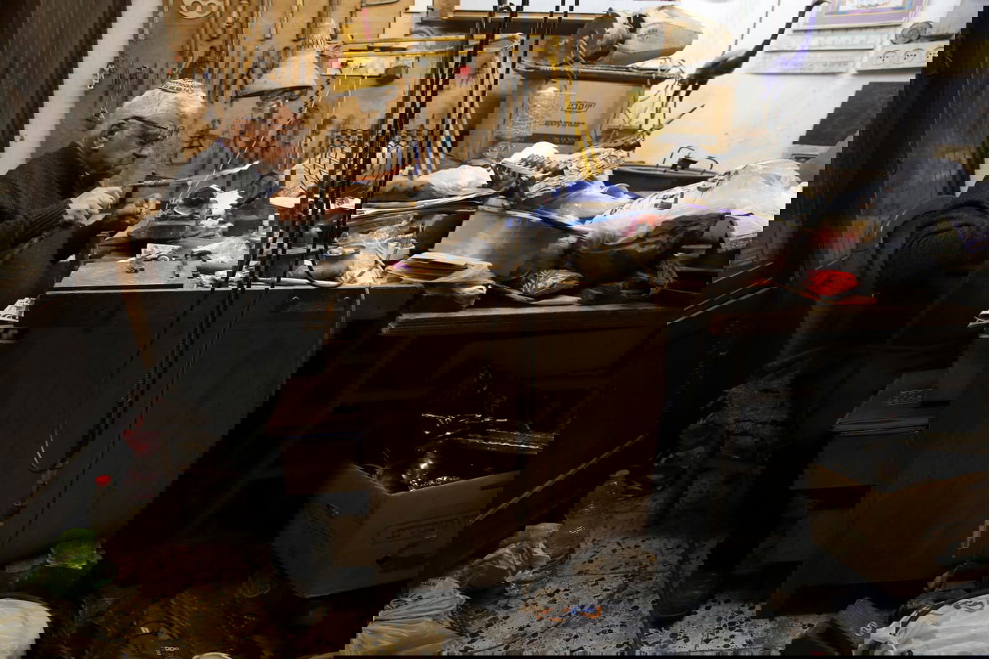 'מתקן החנוכיות' מנסה לעמוד בעומס העבודה