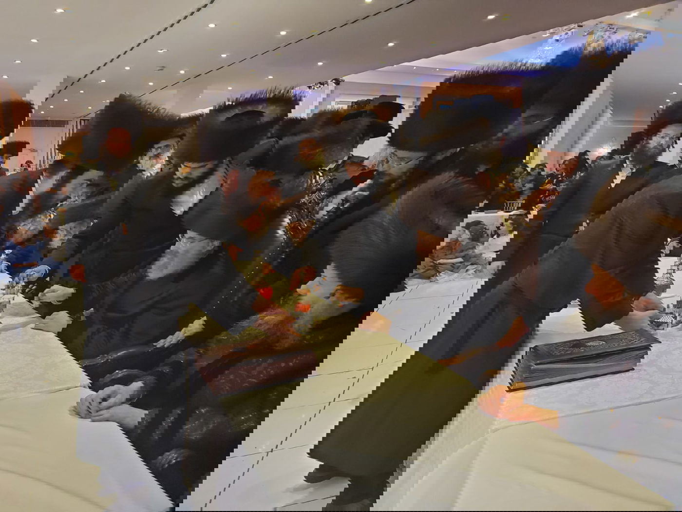 תיעוד: השבת של חסידי סאדיגורה עם הרבי בלונדון