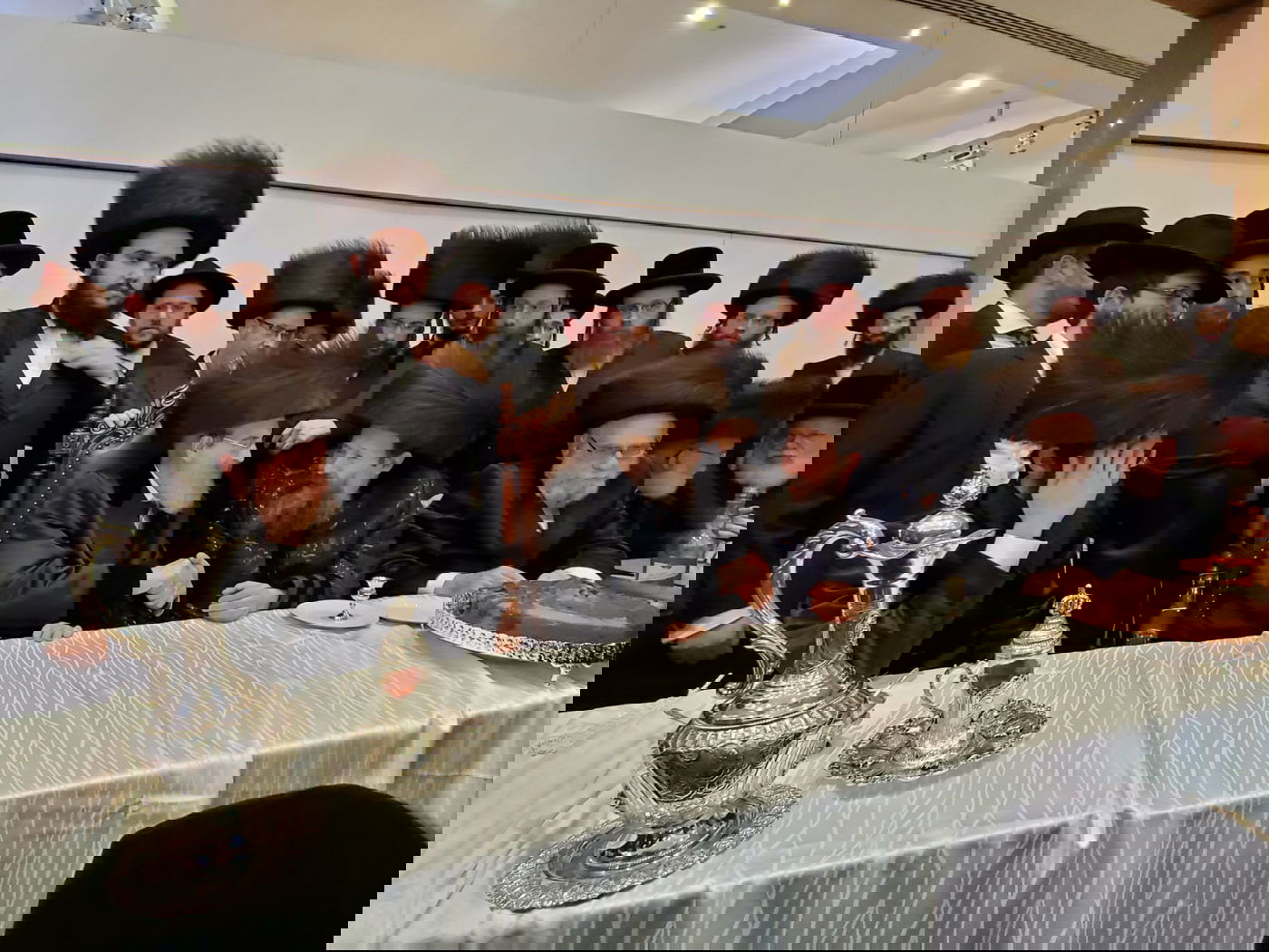 תיעוד: השבת של חסידי סאדיגורה עם הרבי בלונדון