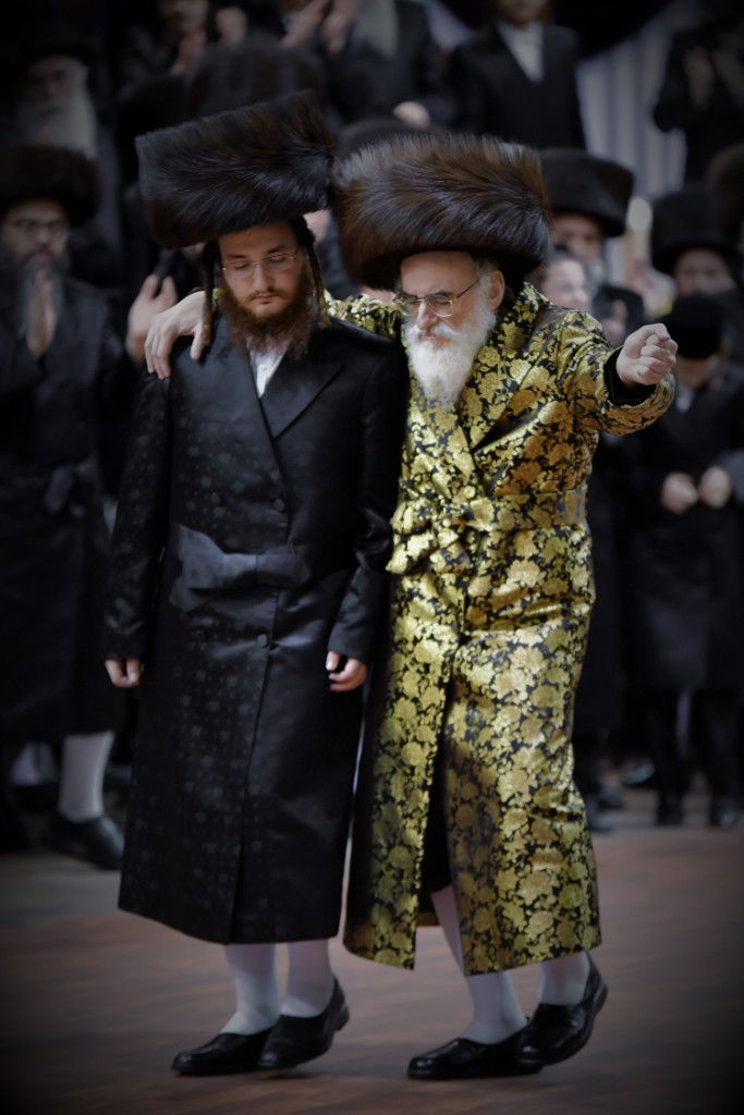 תיעוד: ה'שבע ברכות' המרכזי בחצר חסידות ויז'ניץ