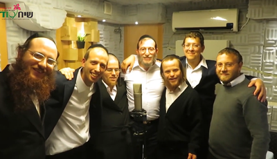 מנדי ג'רופי ומקהלת 'שיר מיוחד' במחרוזת