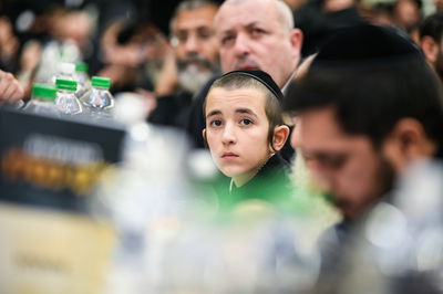 י"ט כסלו בכפר חב"ד: צפו בהתוועדות המרכזית