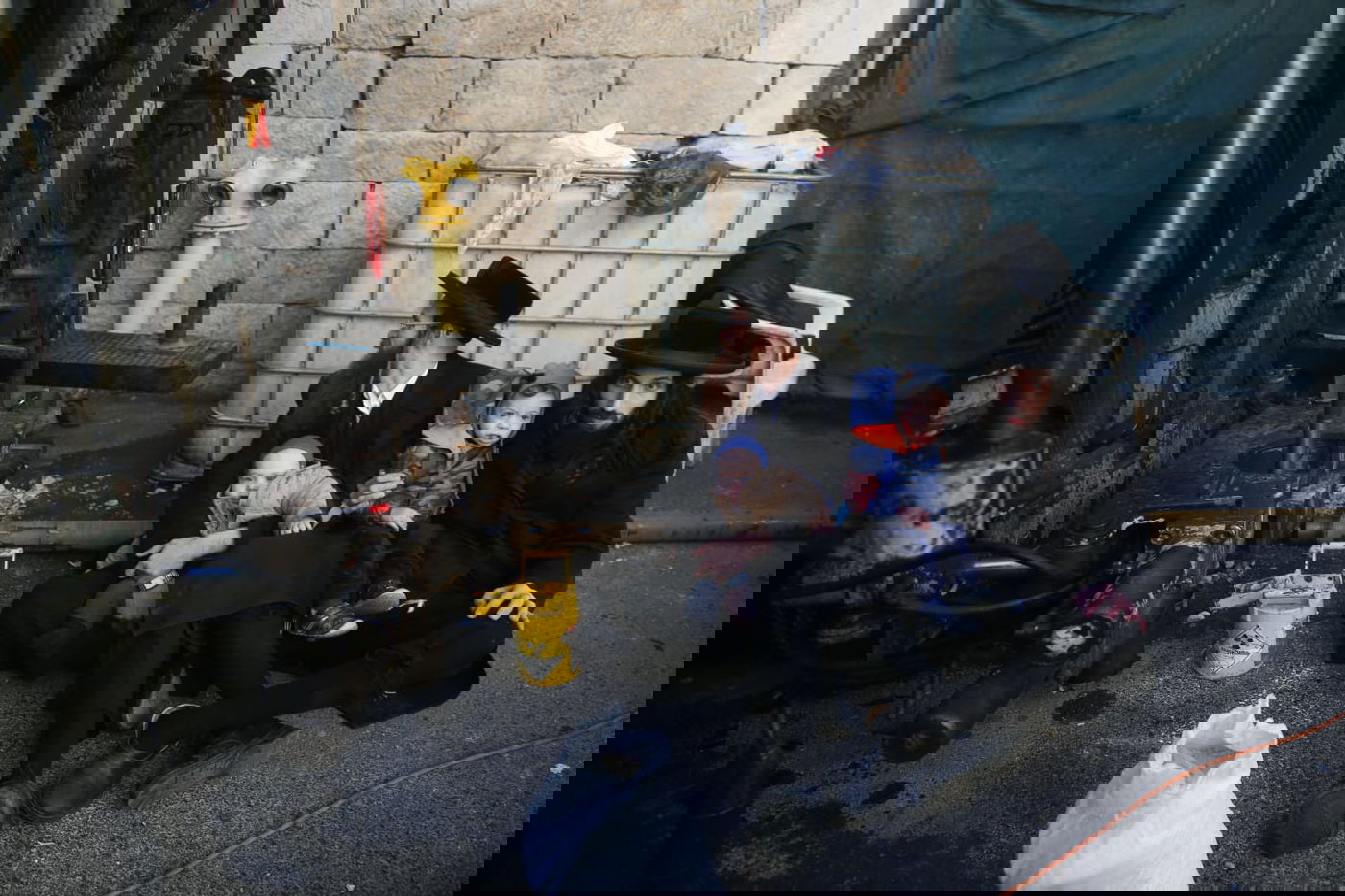 הקיצונים התיישבו עם ילדיהם באתר בניית הרכבת הקלה