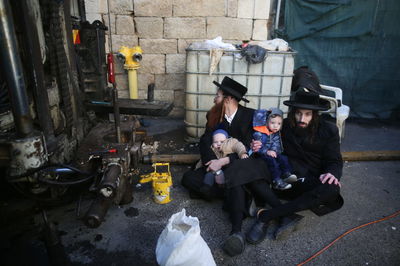 הקיצונים התיישבו עם ילדיהם באתר בניית הרכבת הקלה