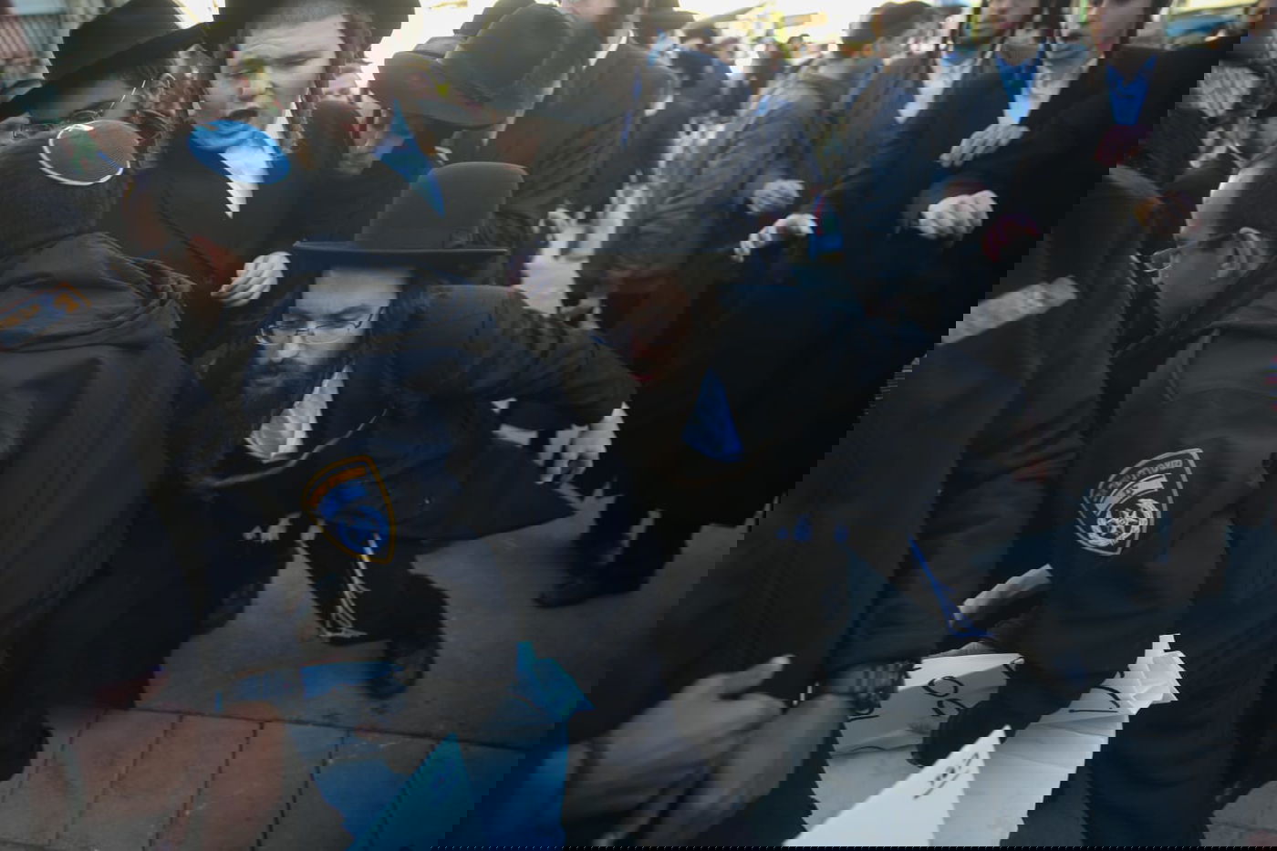 הקיצונים התיישבו עם ילדיהם באתר בניית הרכבת הקלה