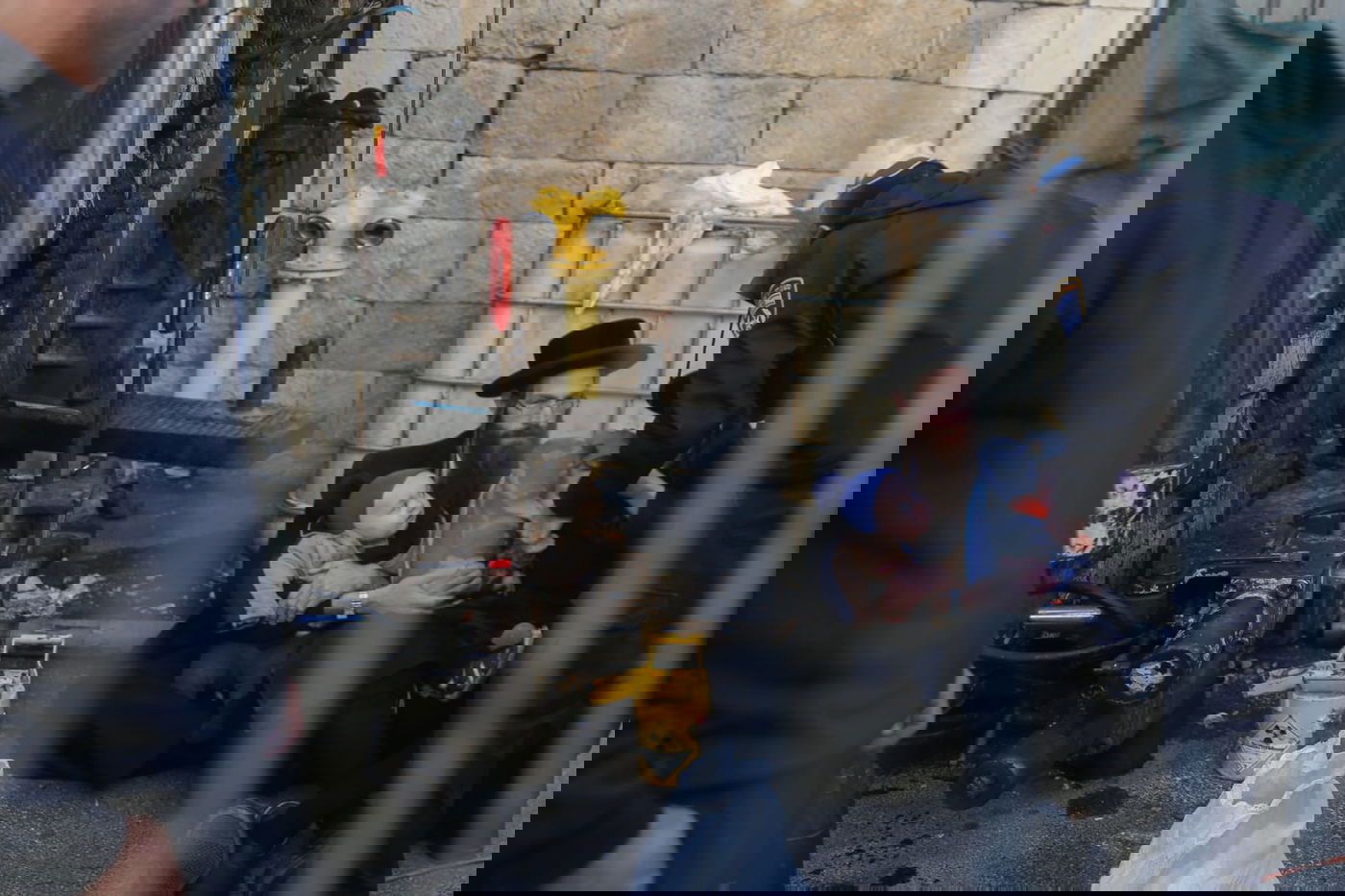 הקיצונים התיישבו עם ילדיהם באתר בניית הרכבת הקלה