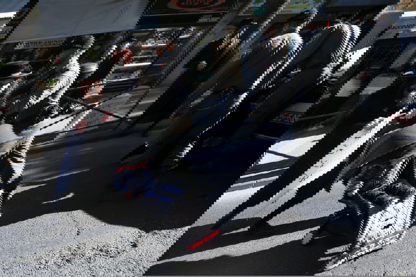 הקיצונים התיישבו עם ילדיהם באתר בניית הרכבת הקלה