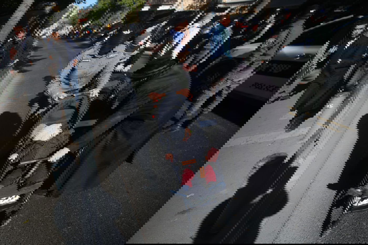 הקיצונים התיישבו עם ילדיהם באתר בניית הרכבת הקלה