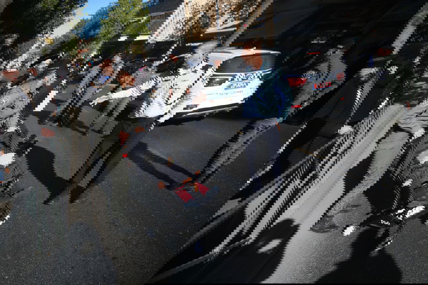 הקיצונים התיישבו עם ילדיהם באתר בניית הרכבת הקלה