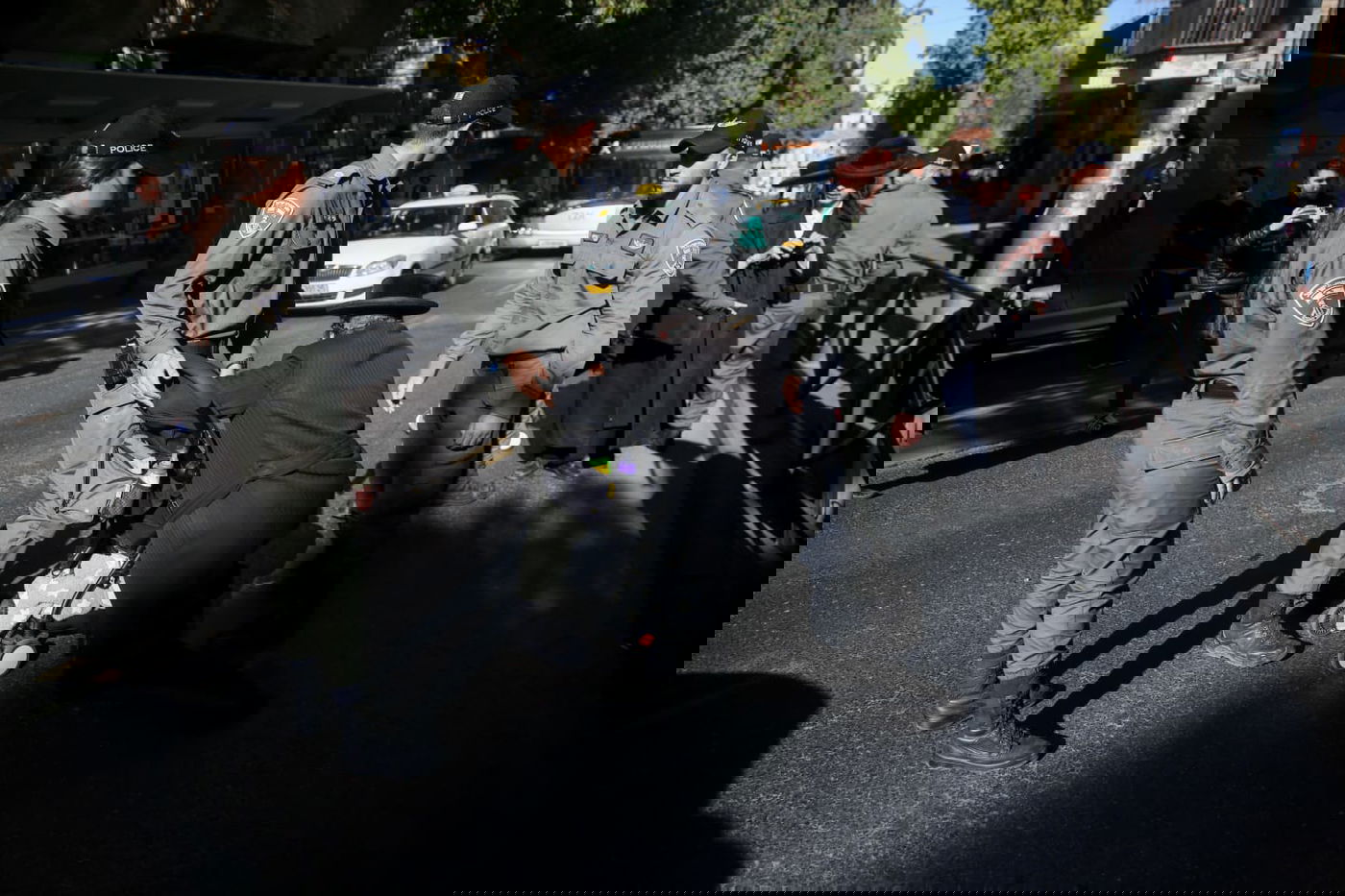 הקיצונים התיישבו עם ילדיהם באתר בניית הרכבת הקלה