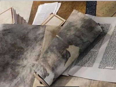 מחריד. ספר תורה שהושחת בבית הכנסת