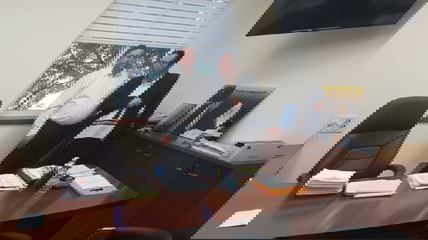 המחנך והסגן