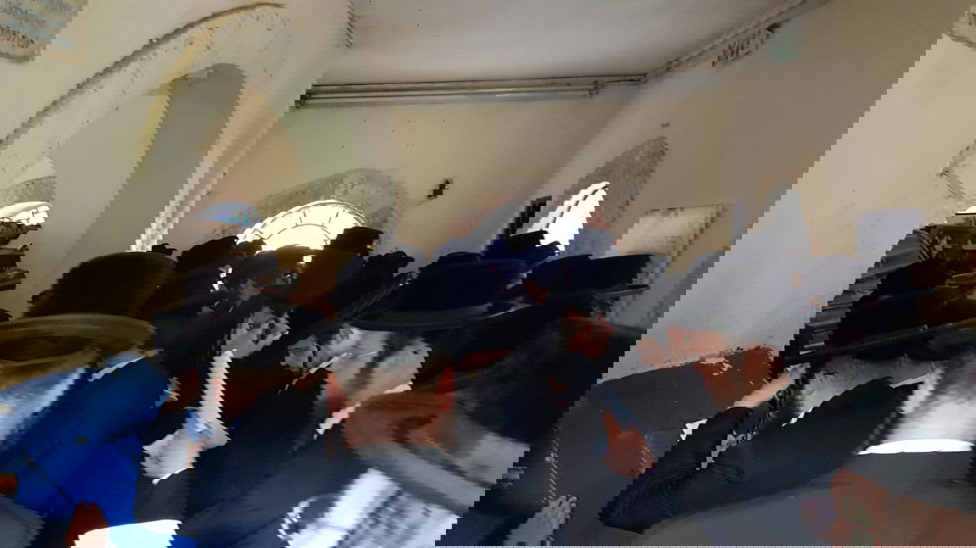 בחורי ישיבת 'חיי תורה' בתפילה בעמוקה